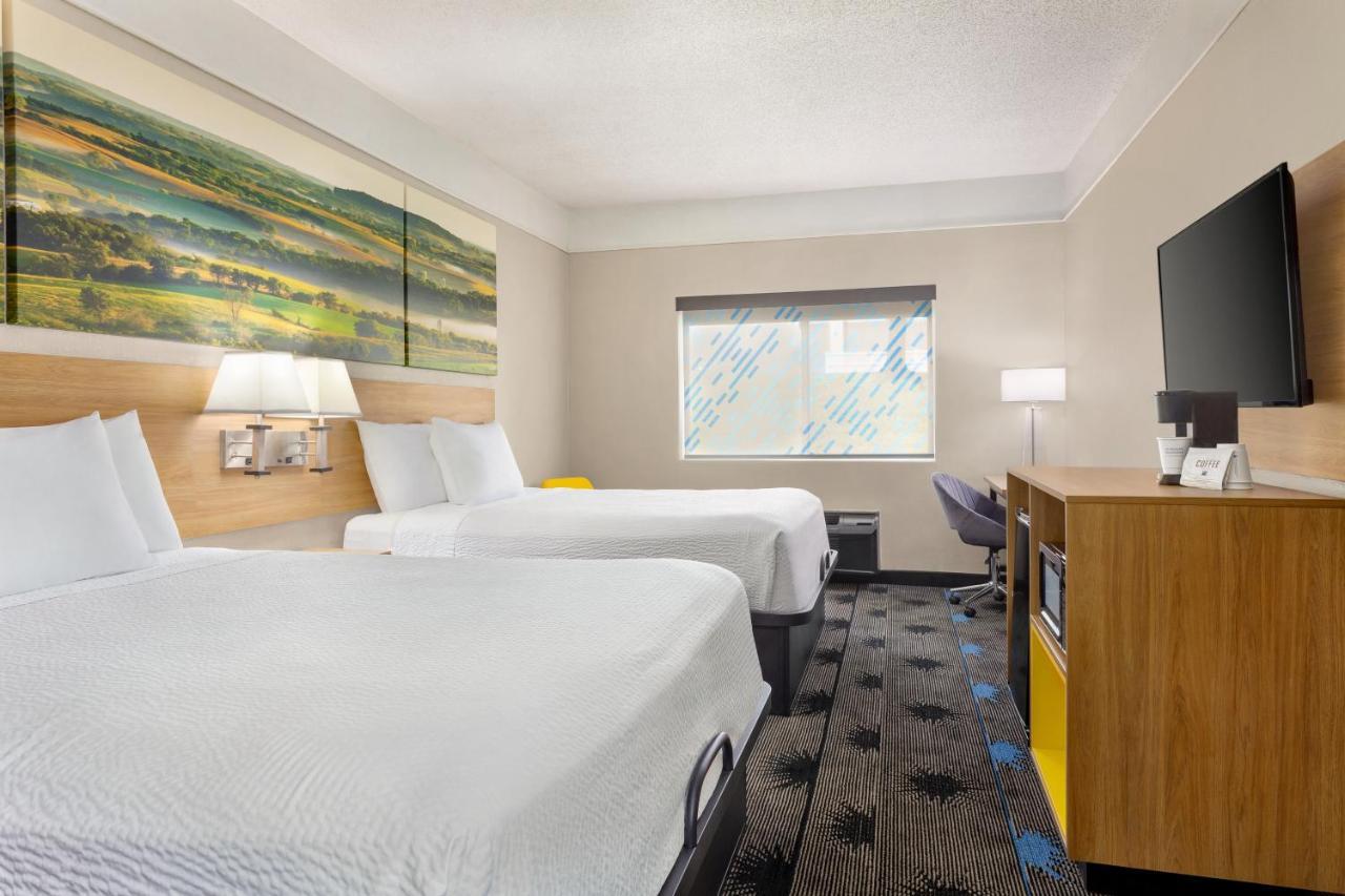 Days Inn By Wyndham Kansas City International Airport Exteriör bild