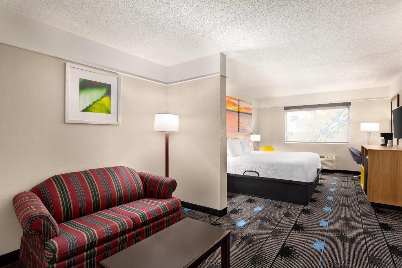 Days Inn By Wyndham Kansas City International Airport Exteriör bild