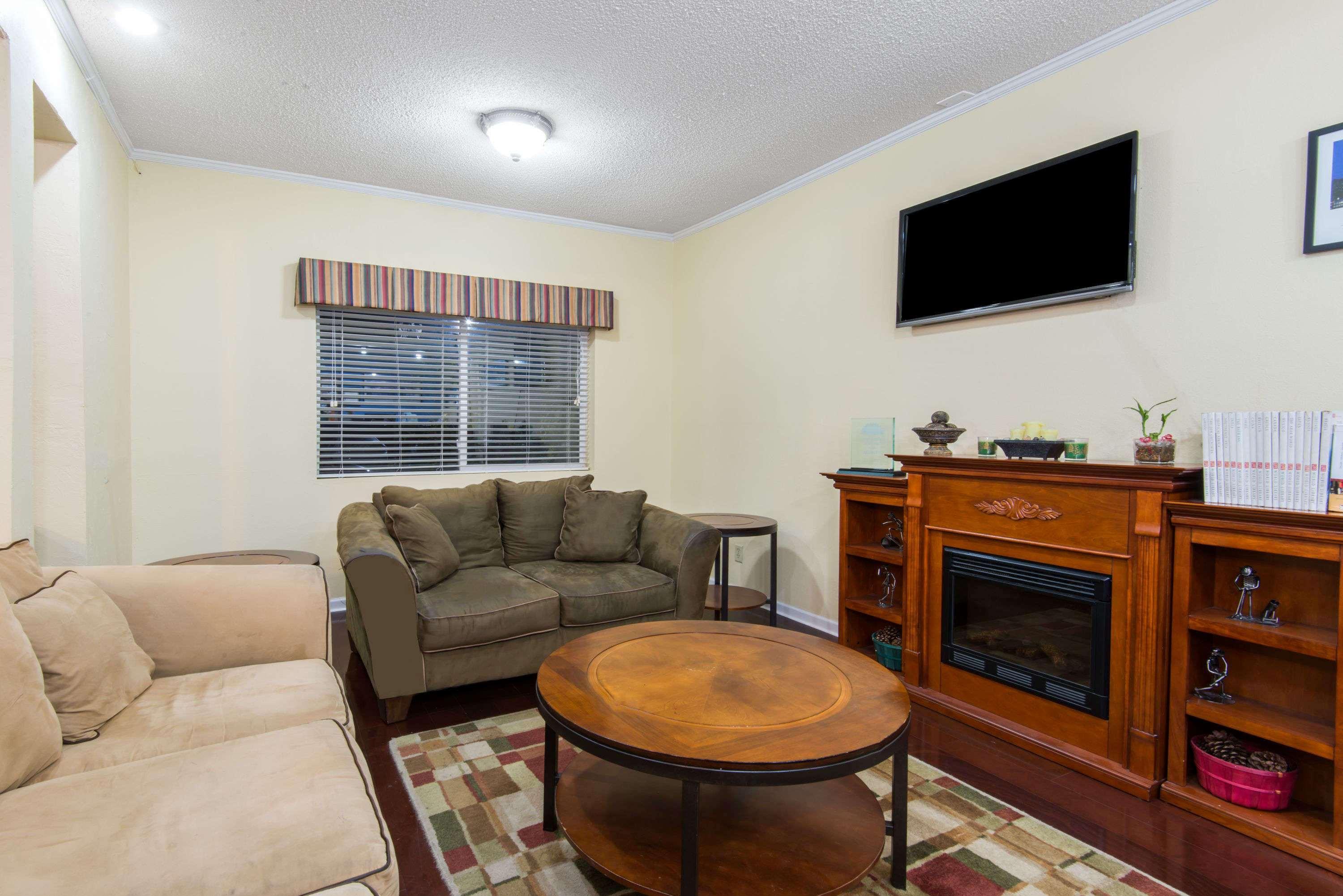 Days Inn By Wyndham Kansas City International Airport Exteriör bild