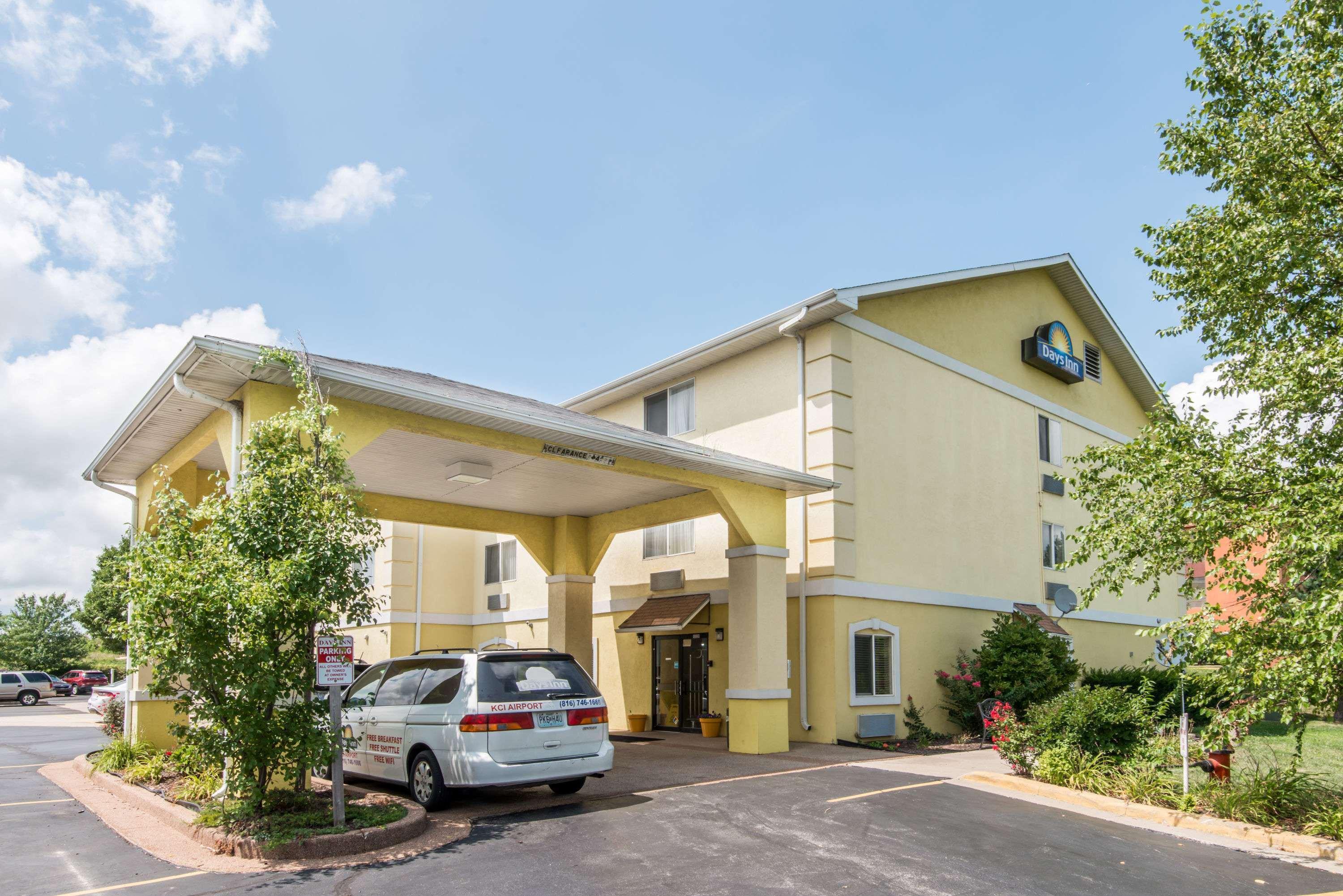 Days Inn By Wyndham Kansas City International Airport Exteriör bild